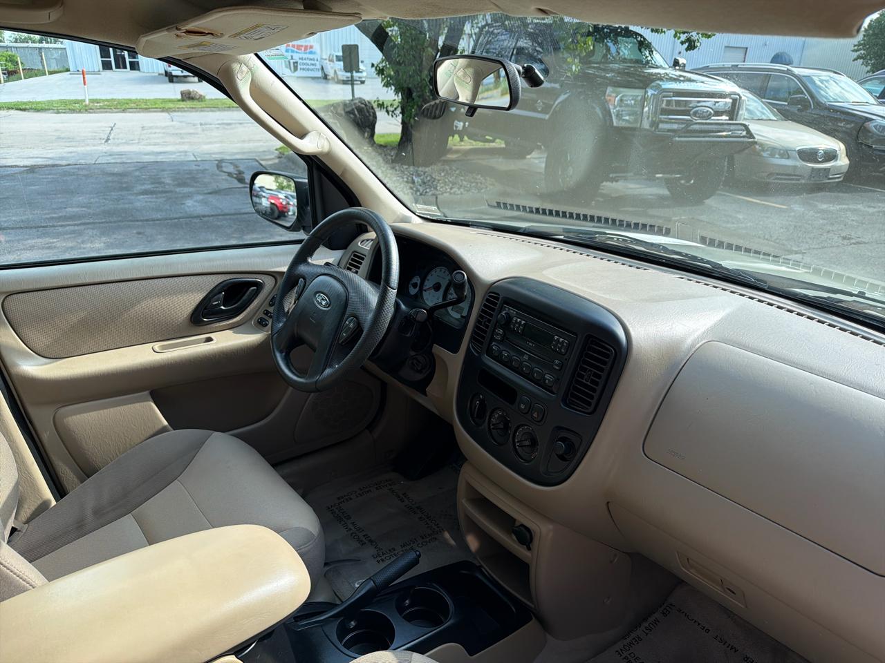 Ford Escape XLS 2WD 2004