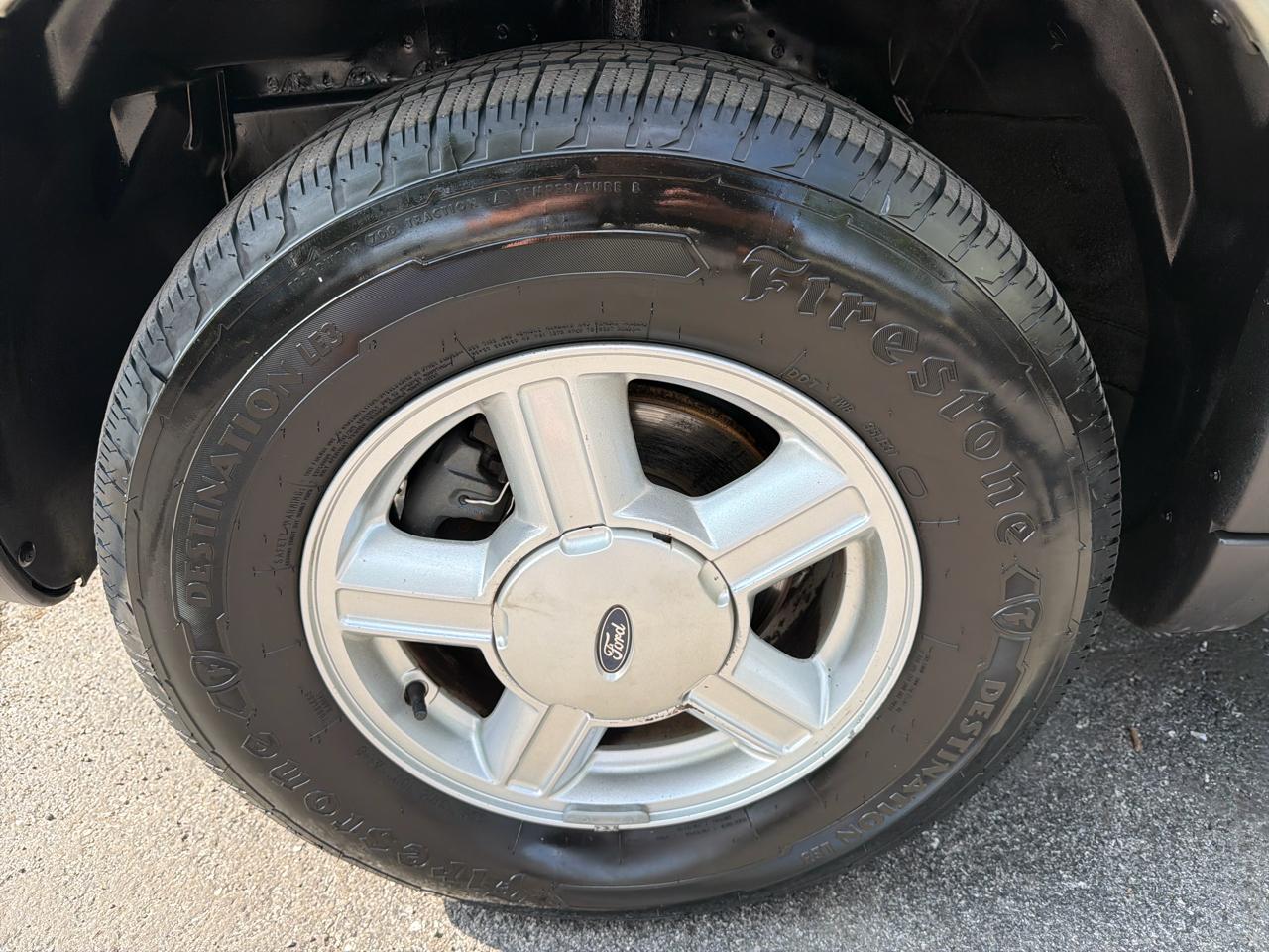 Ford Escape XLS 2WD 2004