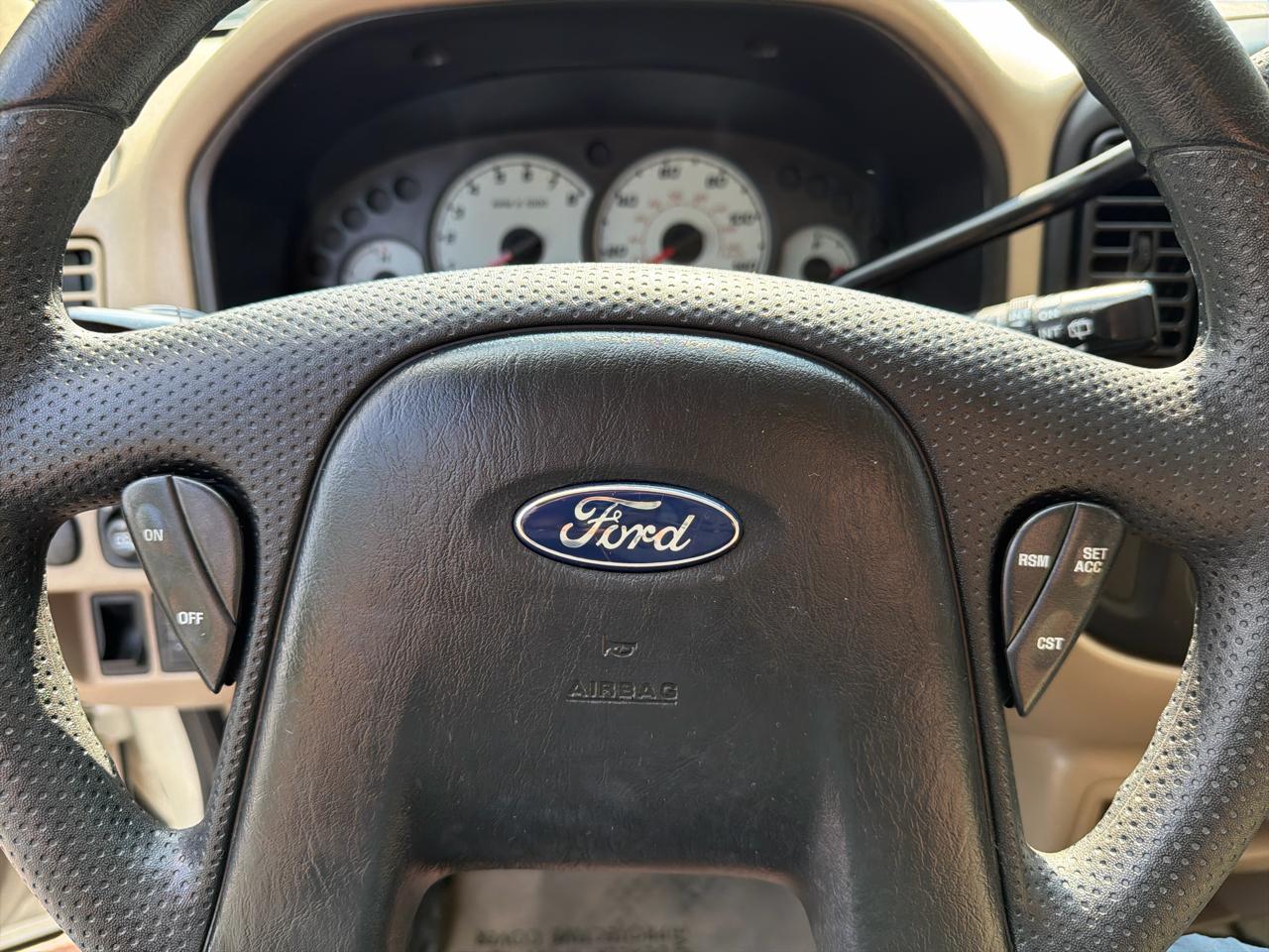 Ford Escape XLS 2WD 2004