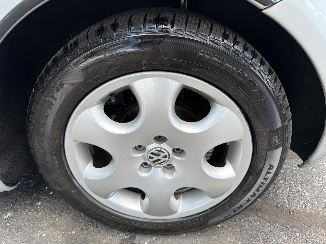 Volkswagen New Beetle GLS 2.0L 2003