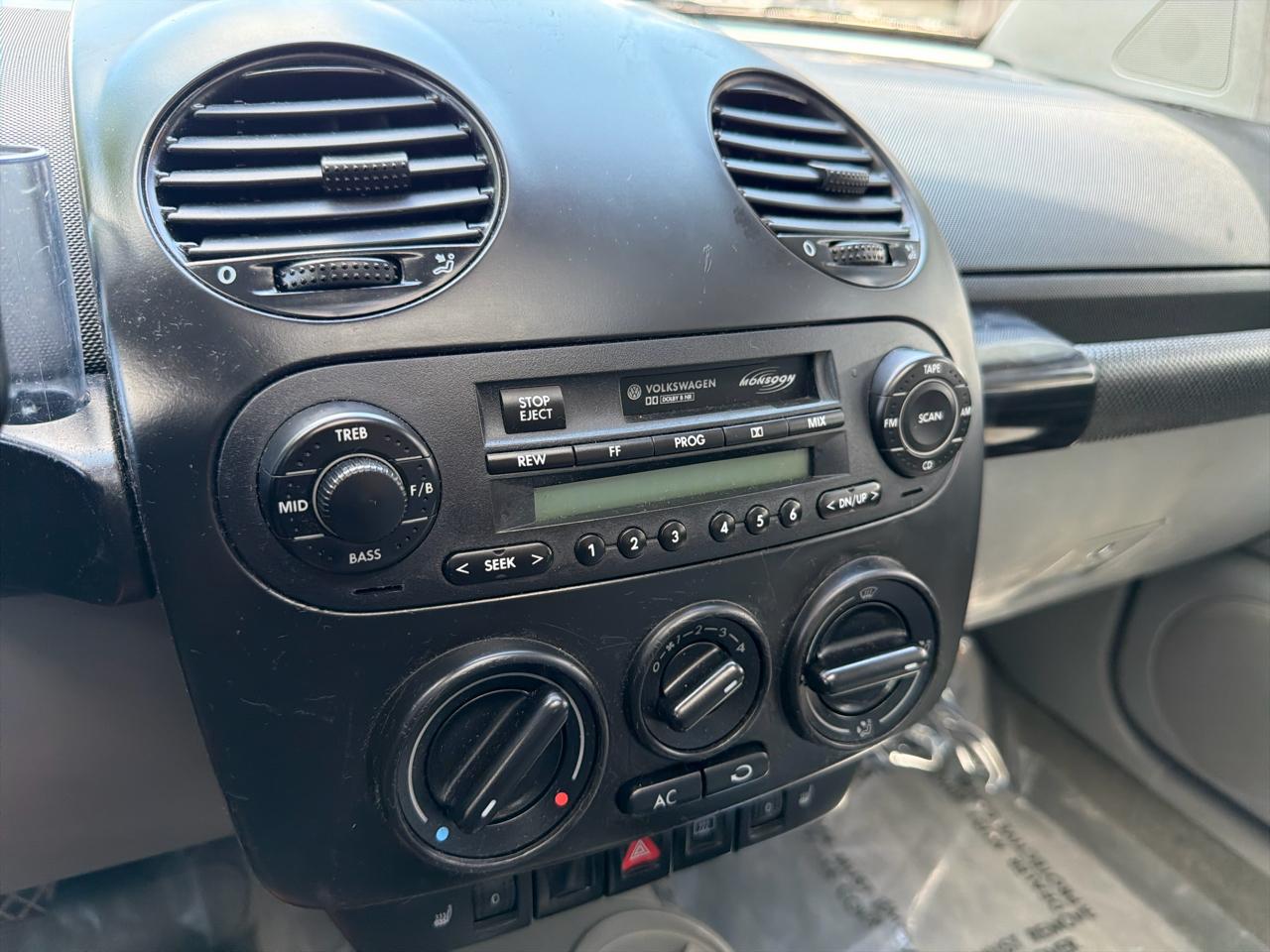 Volkswagen New Beetle GLS 2.0L 2003