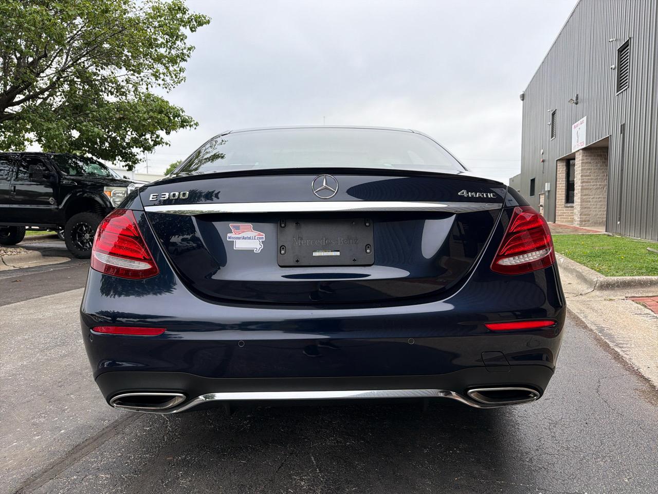 Mercedes-Benz E-Class E300 Luxury 4MATIC Sedan 2017