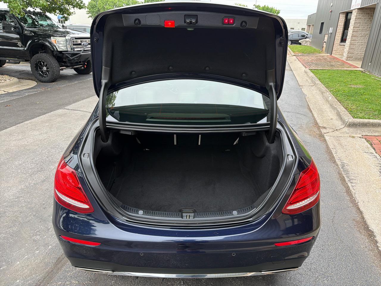 Mercedes-Benz E-Class E300 Luxury 4MATIC Sedan 2017