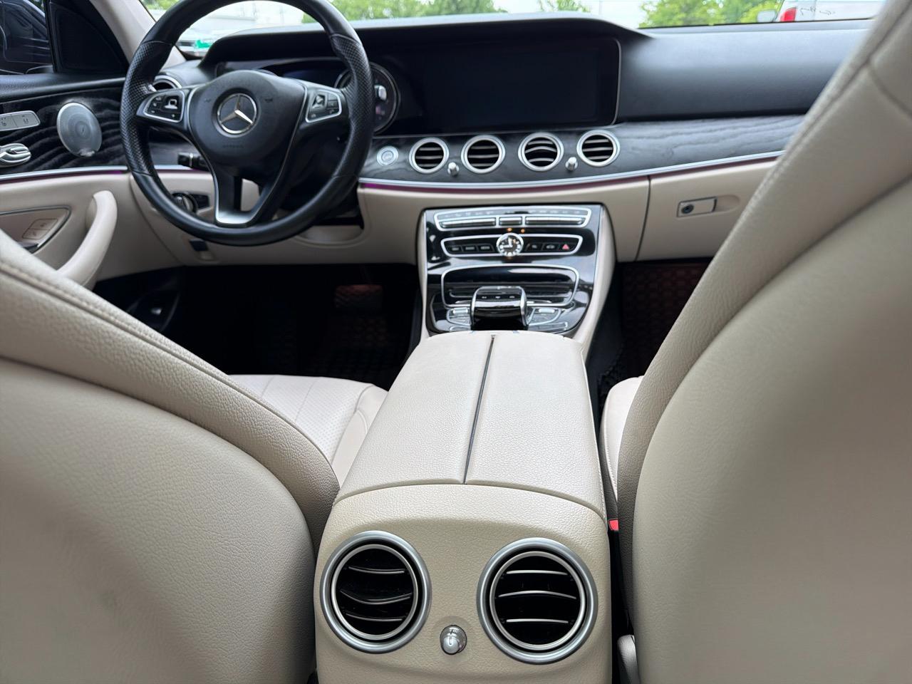 Mercedes-Benz E-Class E300 Luxury 4MATIC Sedan 2017