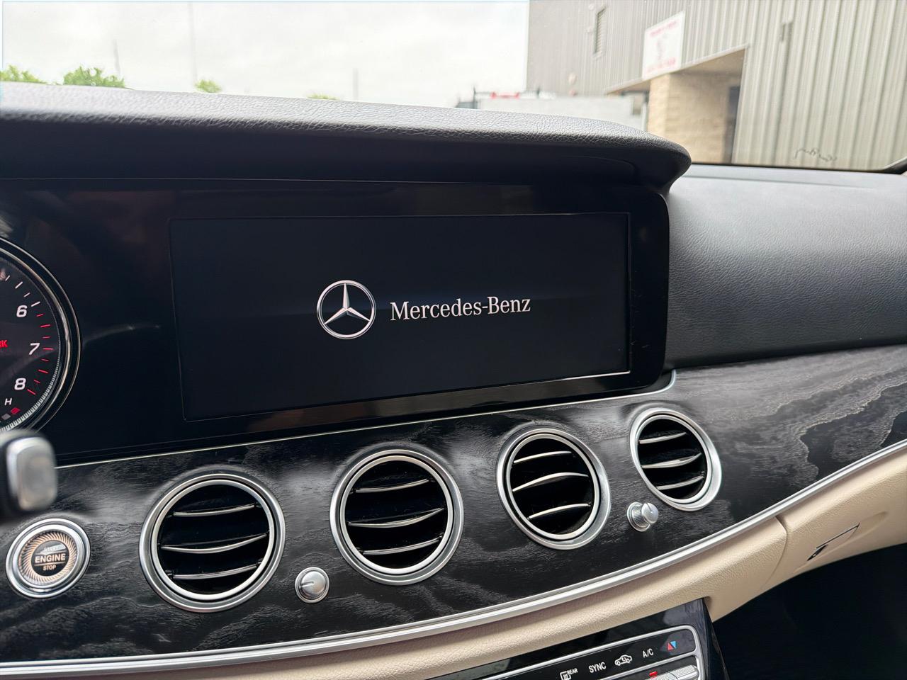 Mercedes-Benz E-Class E300 Luxury 4MATIC Sedan 2017