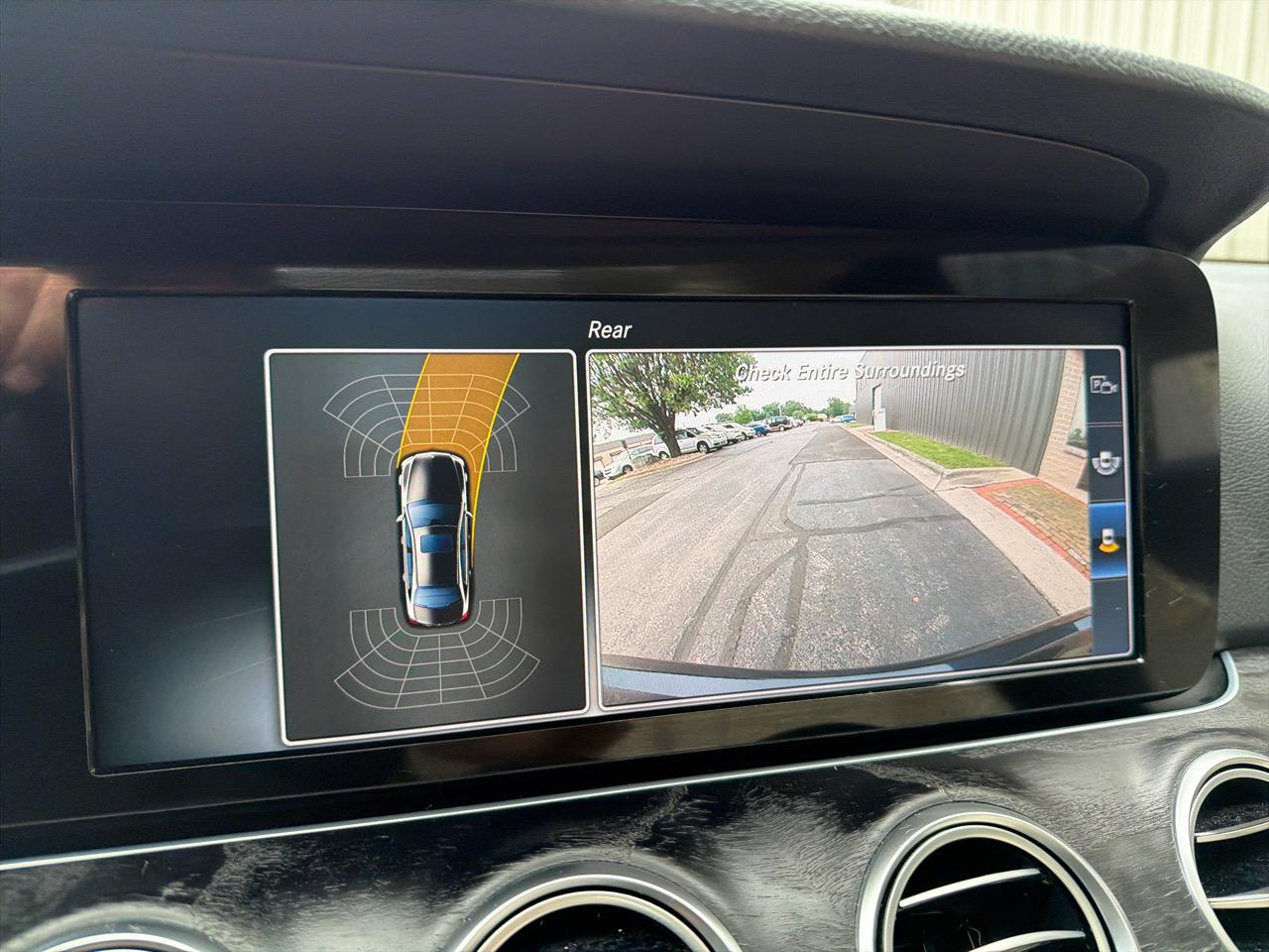 Mercedes-Benz E-Class E300 Luxury 4MATIC Sedan 2017