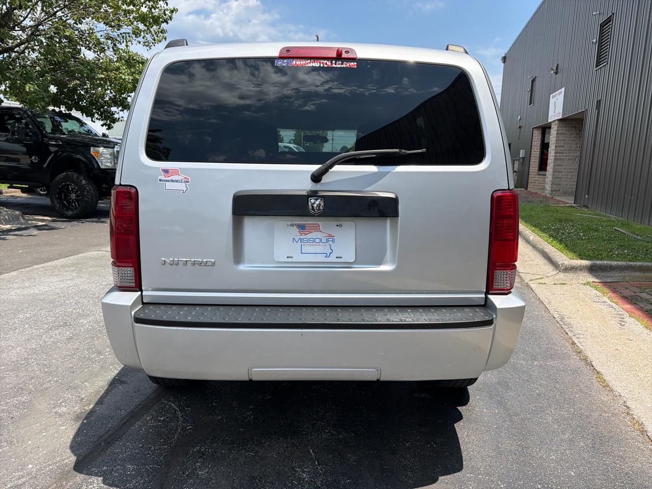 Dodge Nitro SXT 2WD 2008