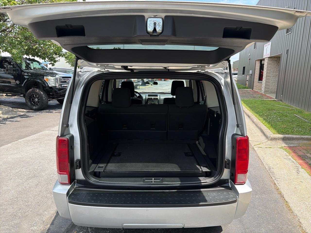 Dodge Nitro SXT 2WD 2008