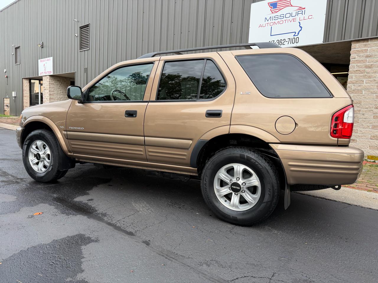 Isuzu Rodeo S V6 2WD 2001