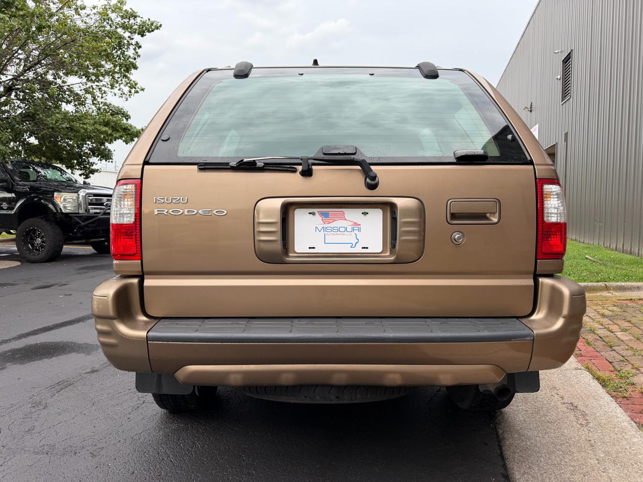 Isuzu Rodeo S V6 2WD 2001