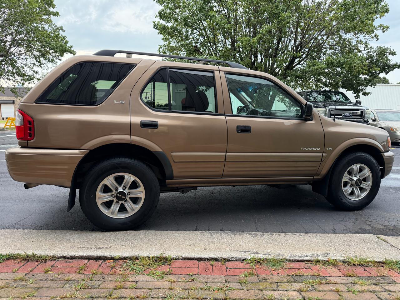 Isuzu Rodeo S V6 2WD 2001