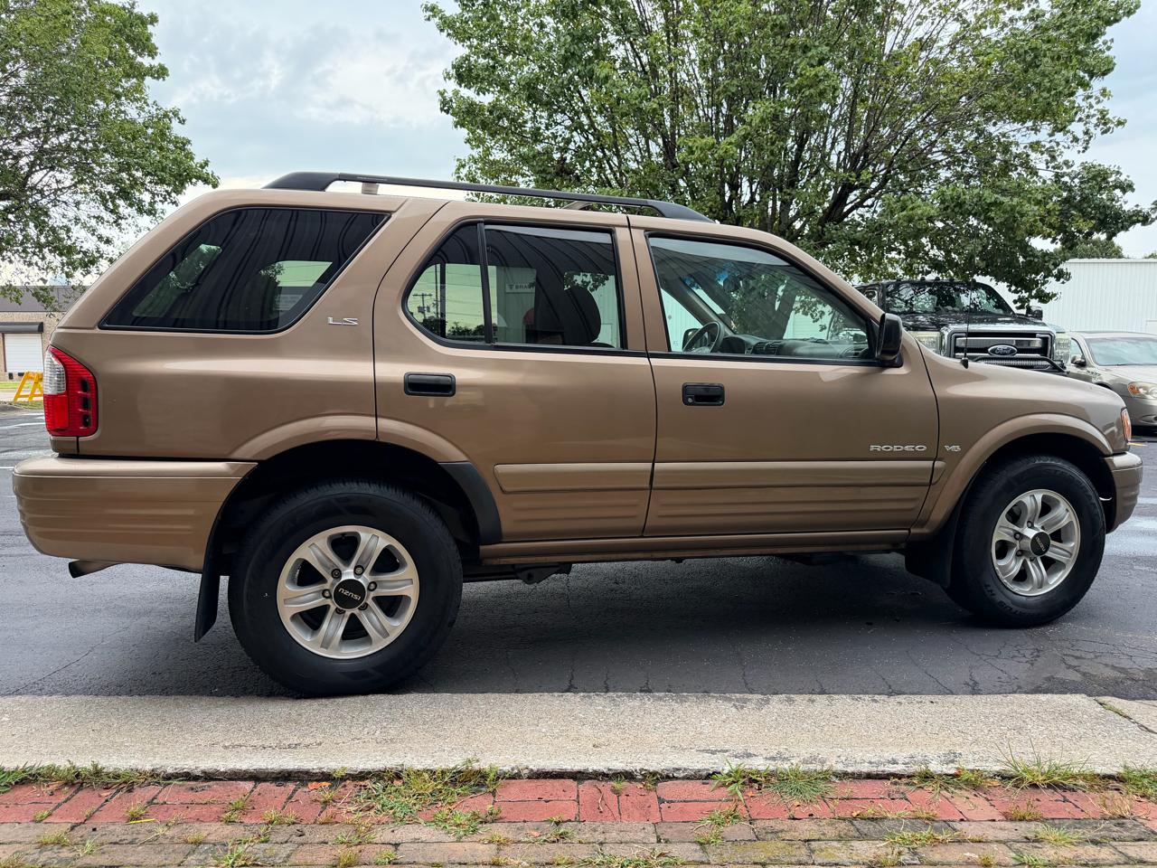 Isuzu Rodeo S V6 2WD 2001