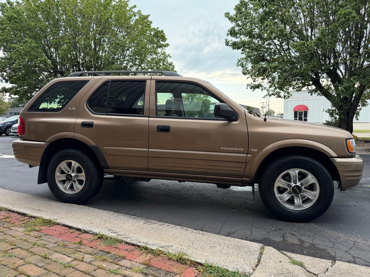 Isuzu Rodeo S V6 2WD 2001