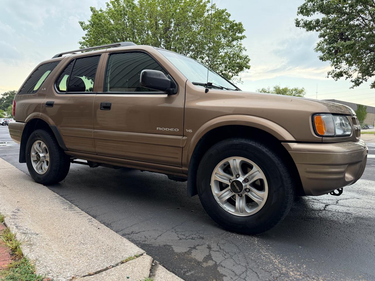 Isuzu Rodeo S V6 2WD 2001