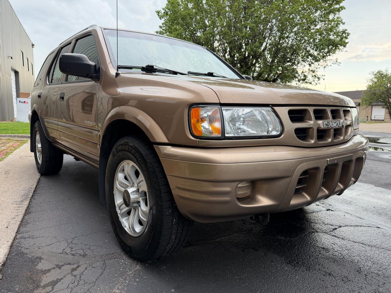 Isuzu Rodeo S V6 2WD 2001