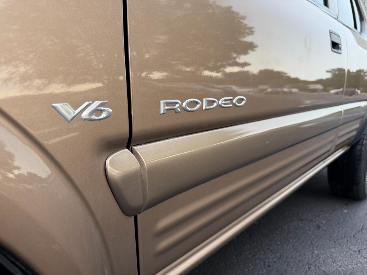 Isuzu Rodeo S V6 2WD 2001