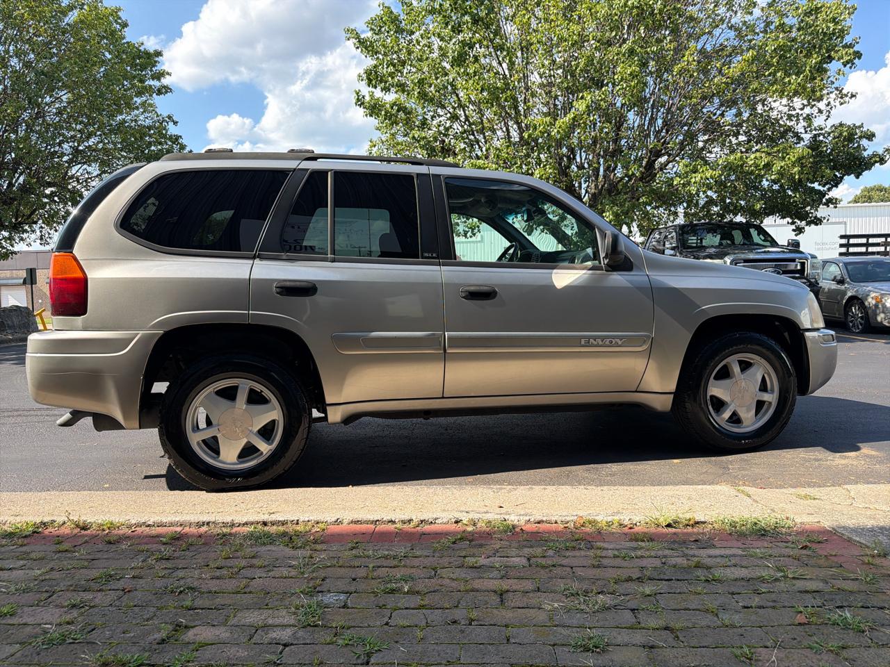 GMC Envoy SLE 2WD 2002