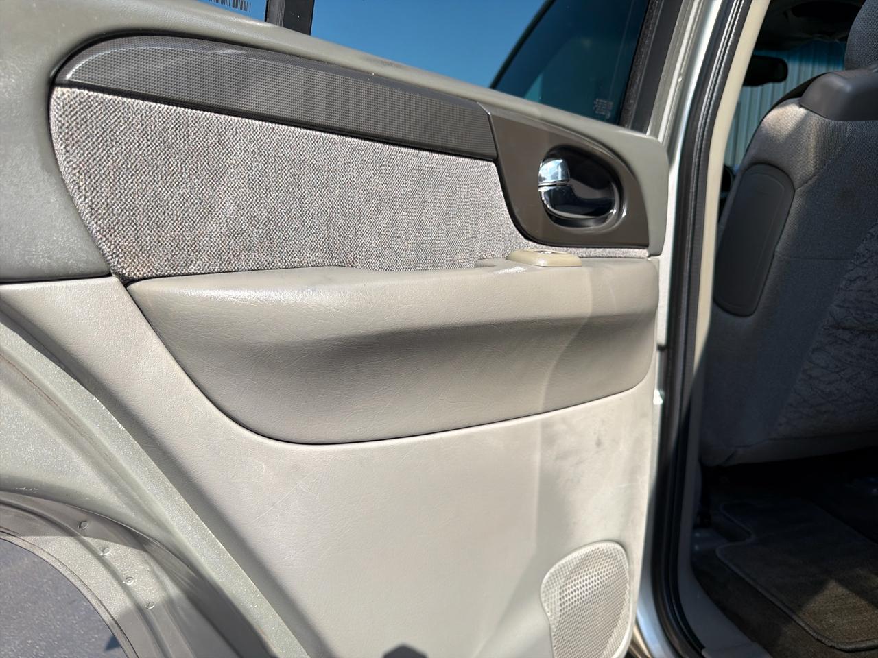 GMC Envoy SLE 2WD 2002