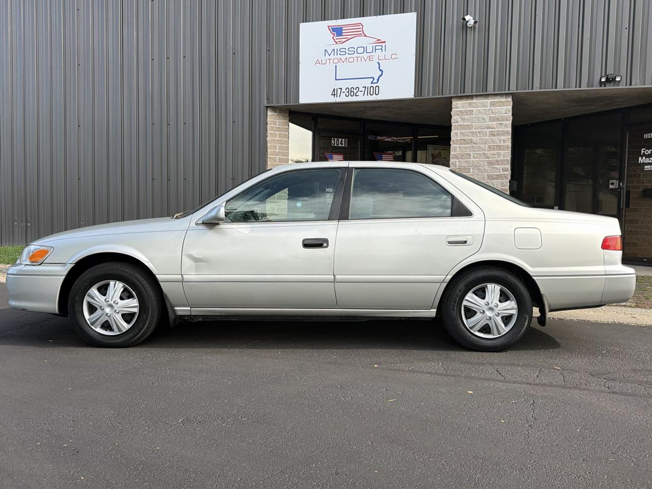 Toyota Camry CE 2000