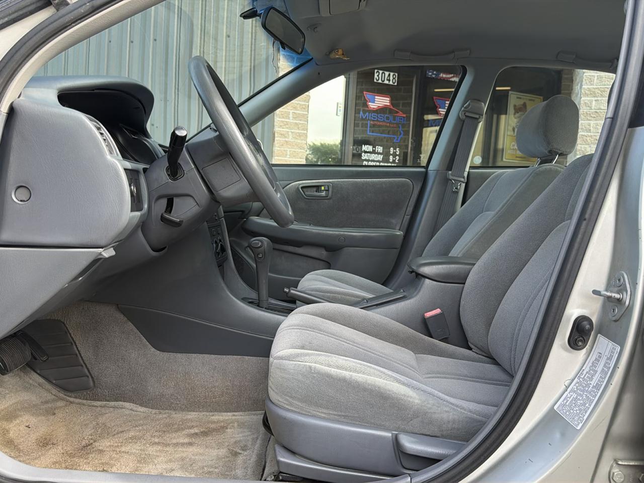 Toyota Camry CE 2000