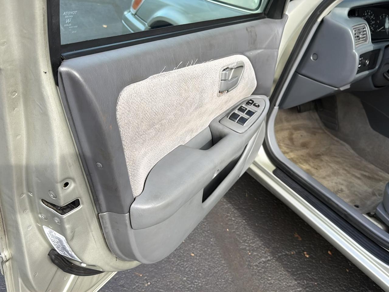 Toyota Camry CE 2000