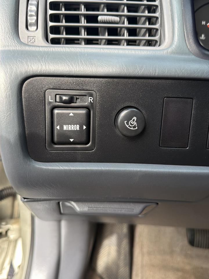 Toyota Camry CE 2000