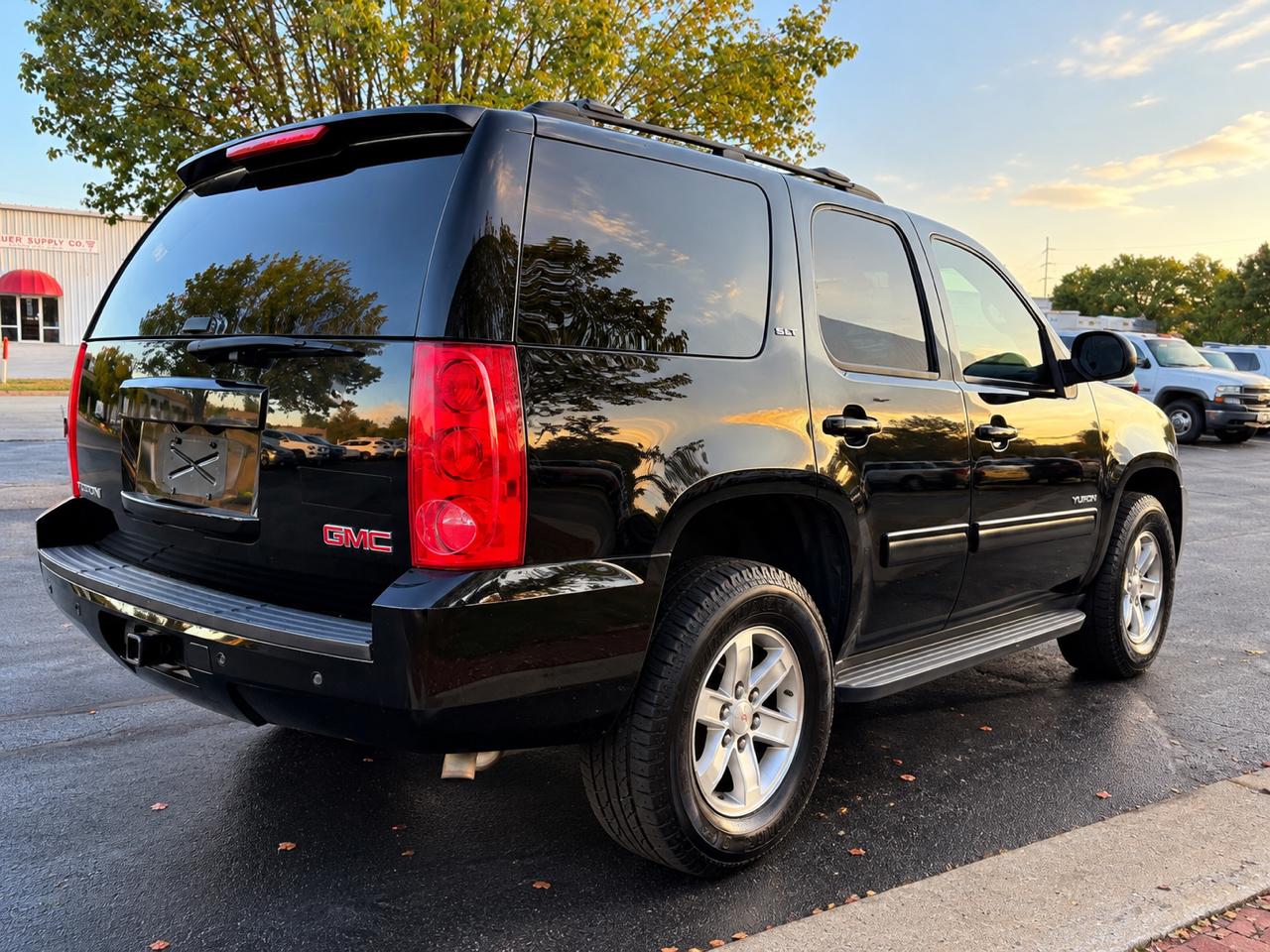 GMC Yukon SLT 4WD 2013