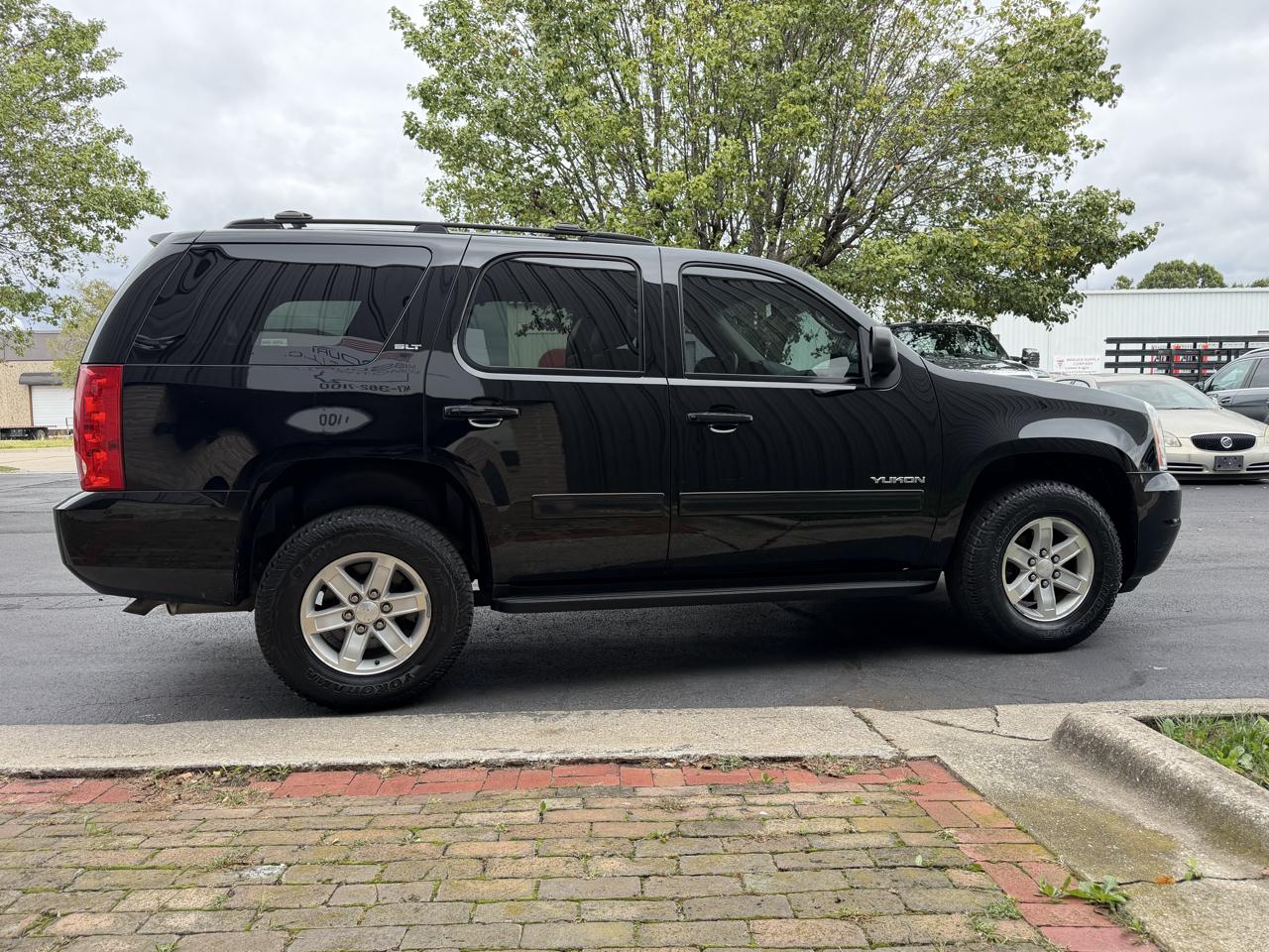 GMC Yukon SLT 4WD 2013