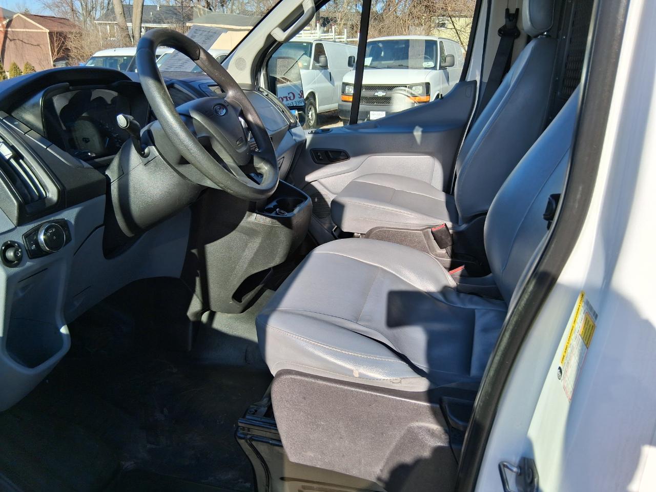 Ford Transit 150 Van Low Roof 60/40 Pass. 148-in. WB 2019