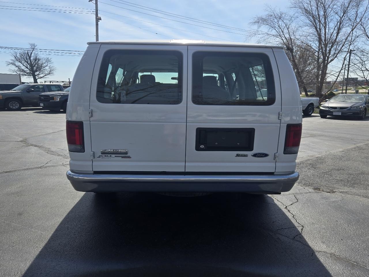 Ford Econoline E-150 XLT 2009
