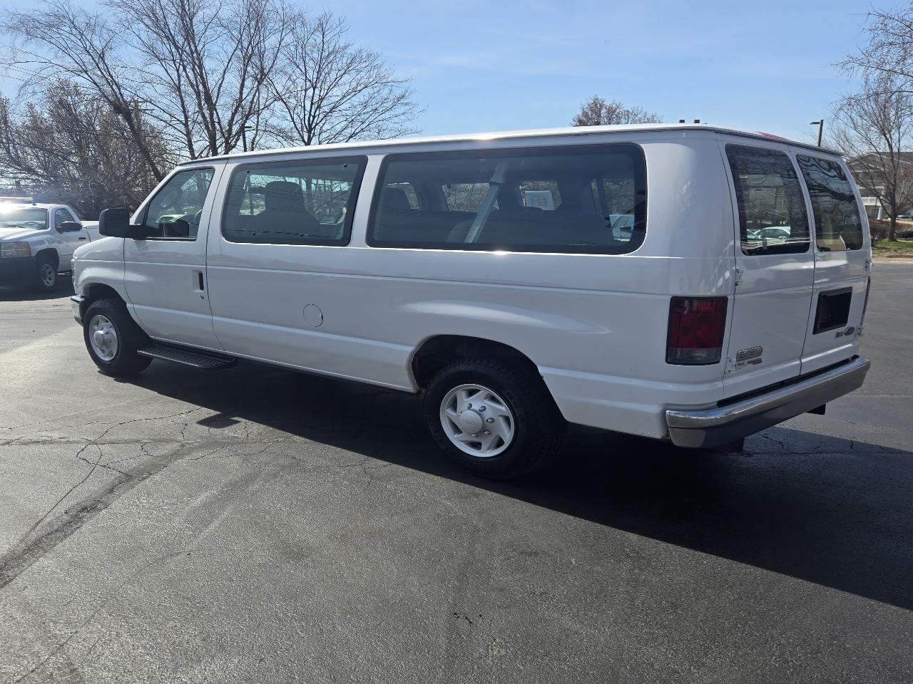 Ford Econoline E-150 XLT 2009