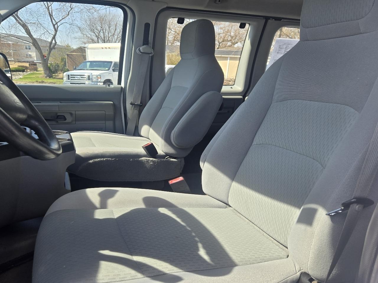 Ford Econoline E-150 XLT 2009