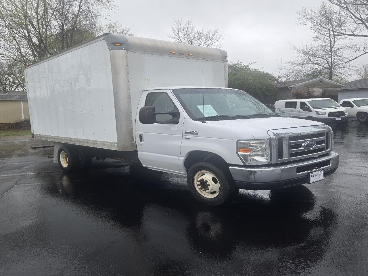 Ford Econoline E-350 Super Duty 2013