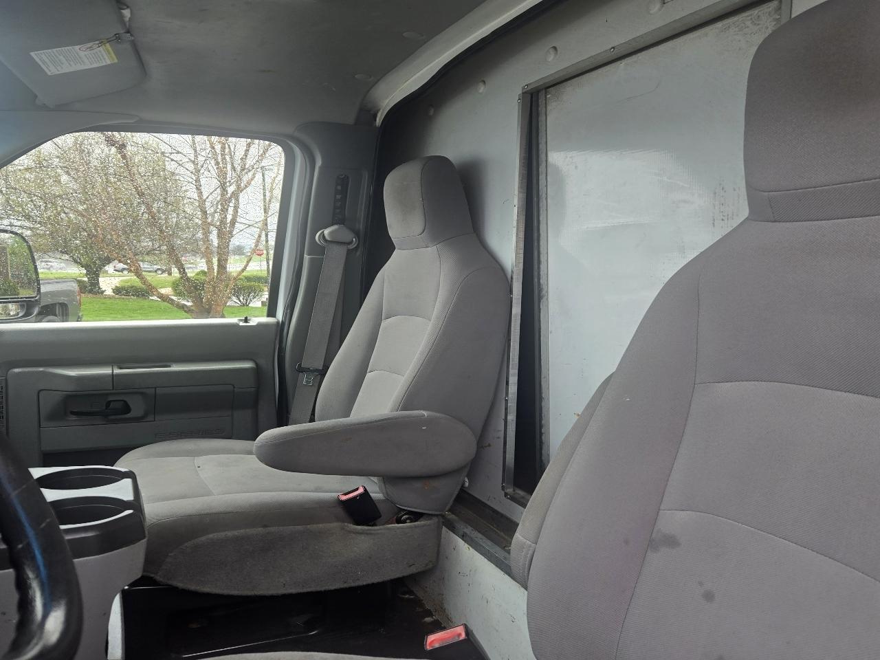 Ford Econoline E-350 Super Duty 2013