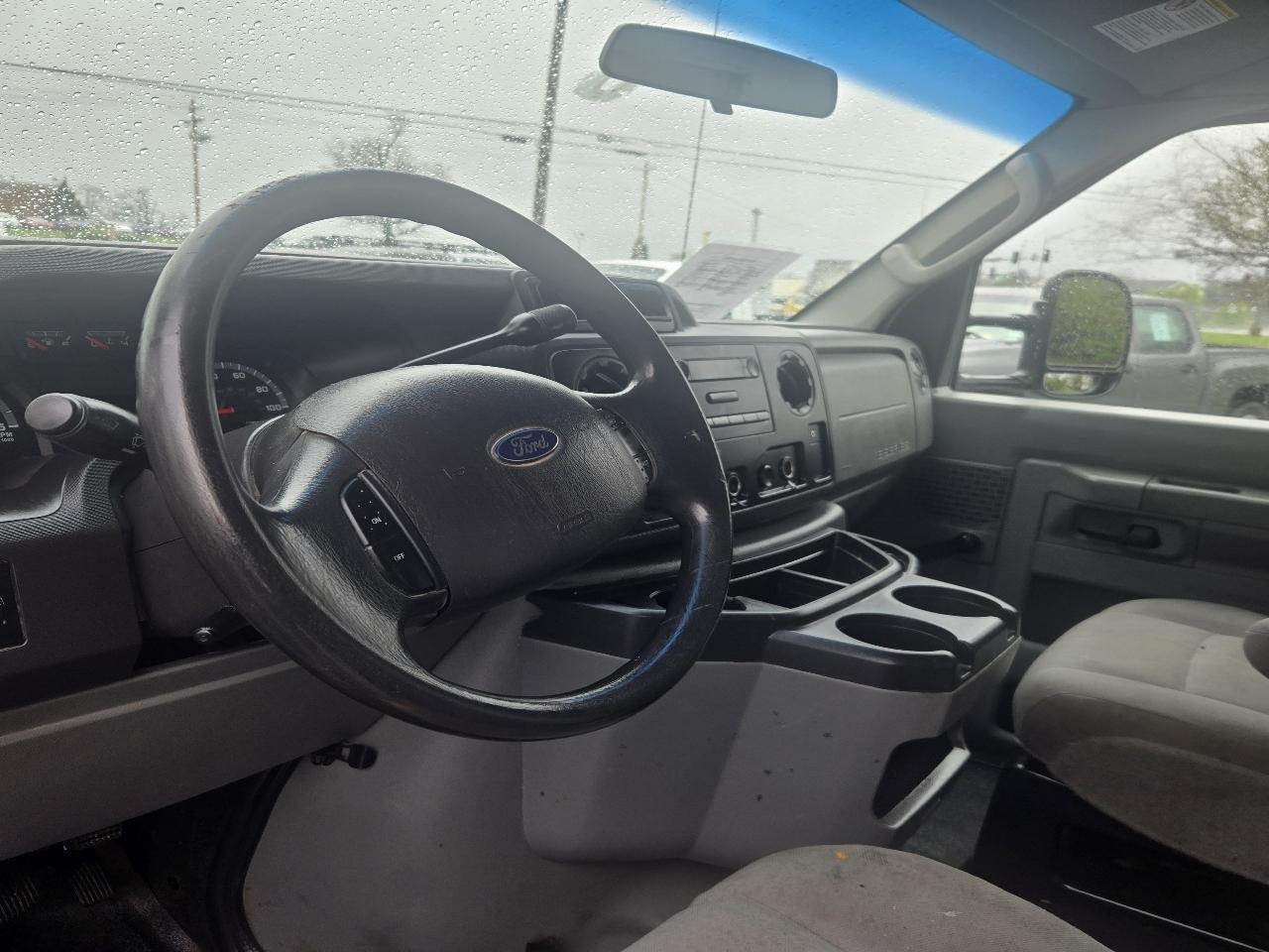 Ford Econoline E-350 Super Duty 2013