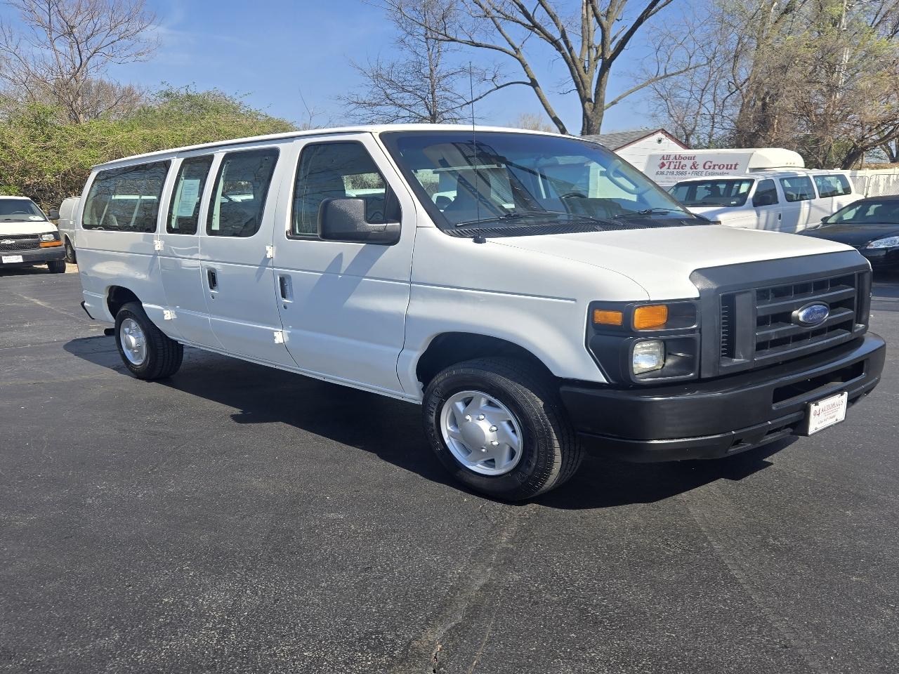 Ford Econoline E-350 XL Super Duty 2012