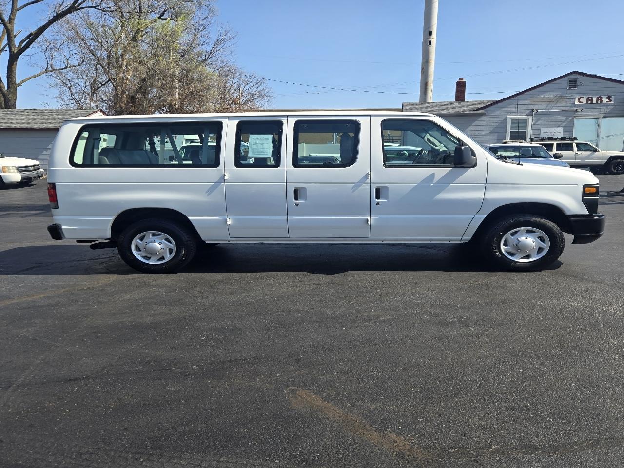 Ford Econoline E-350 XL Super Duty 2012