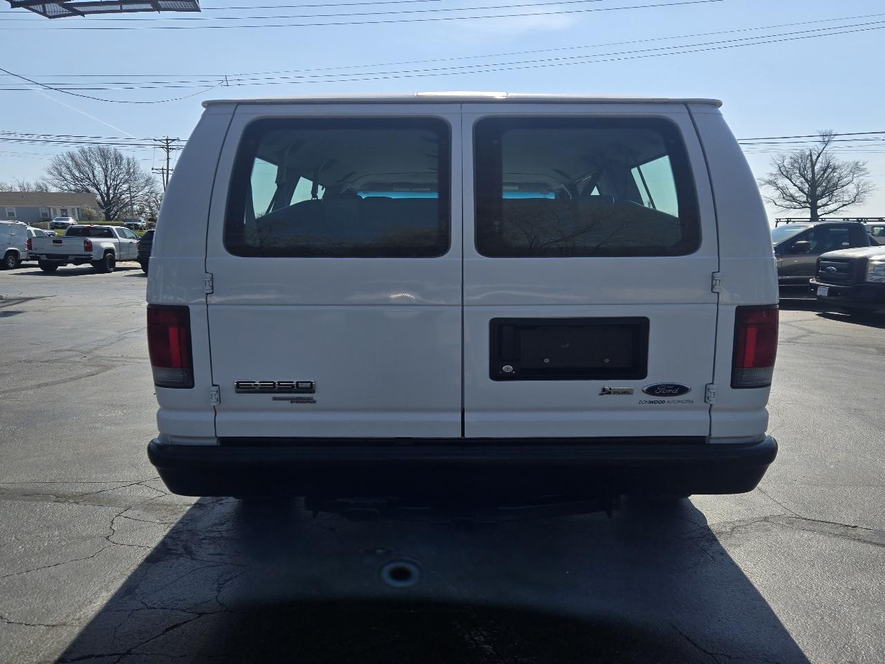Ford Econoline E-350 XL Super Duty 2012