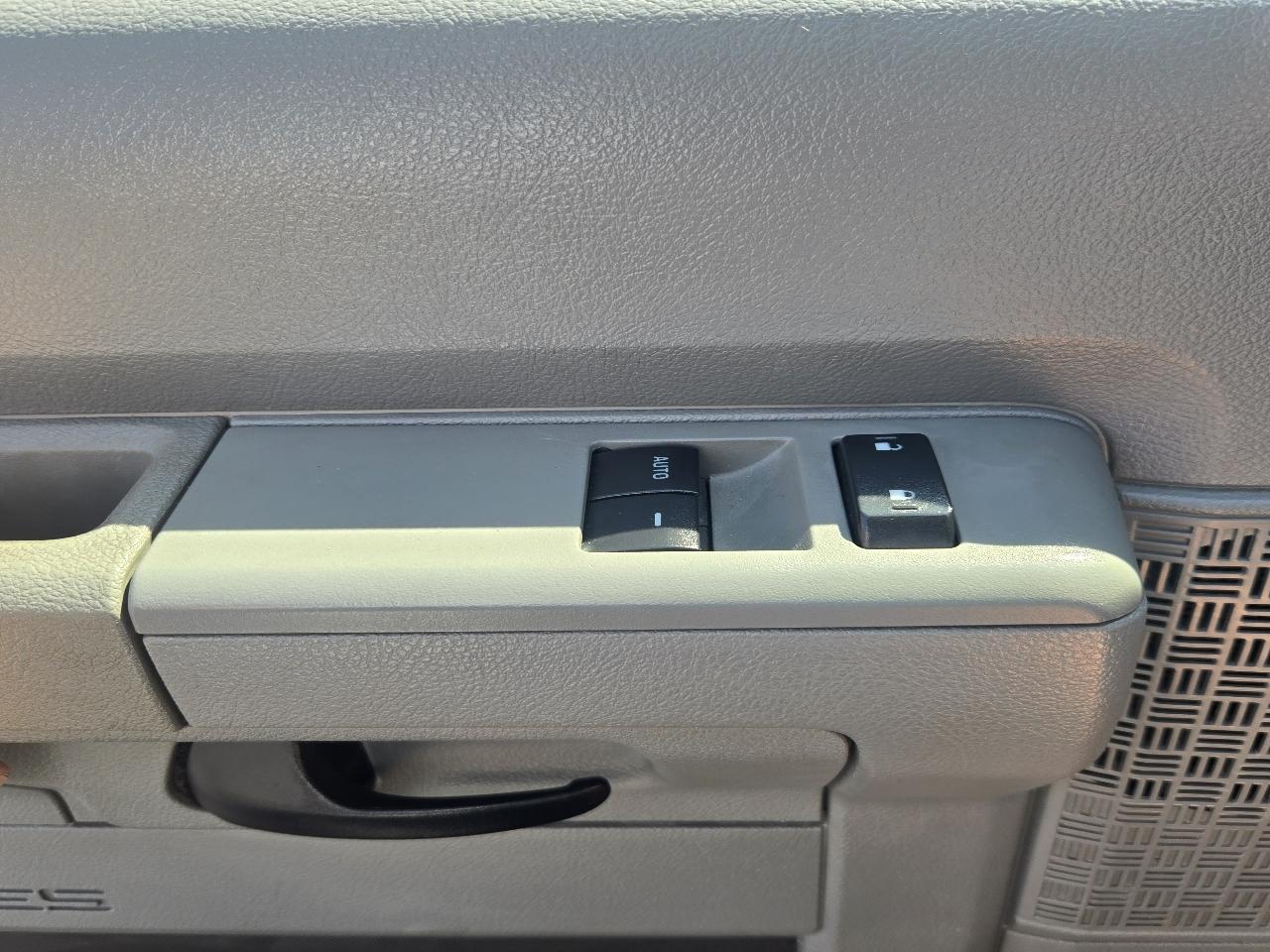 Ford Econoline E-350 XL Super Duty 2012