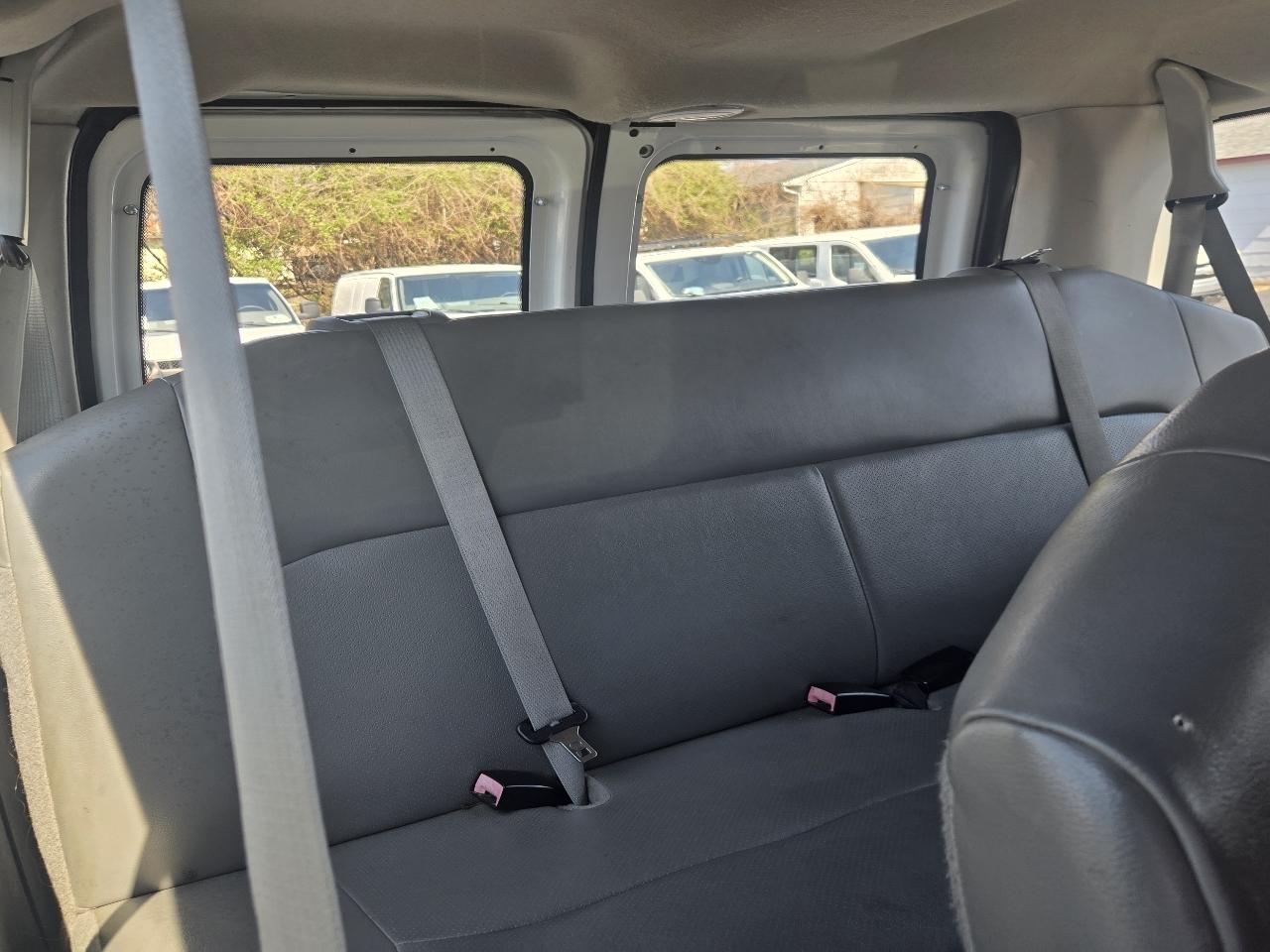 Ford Econoline E-350 XL Super Duty 2012