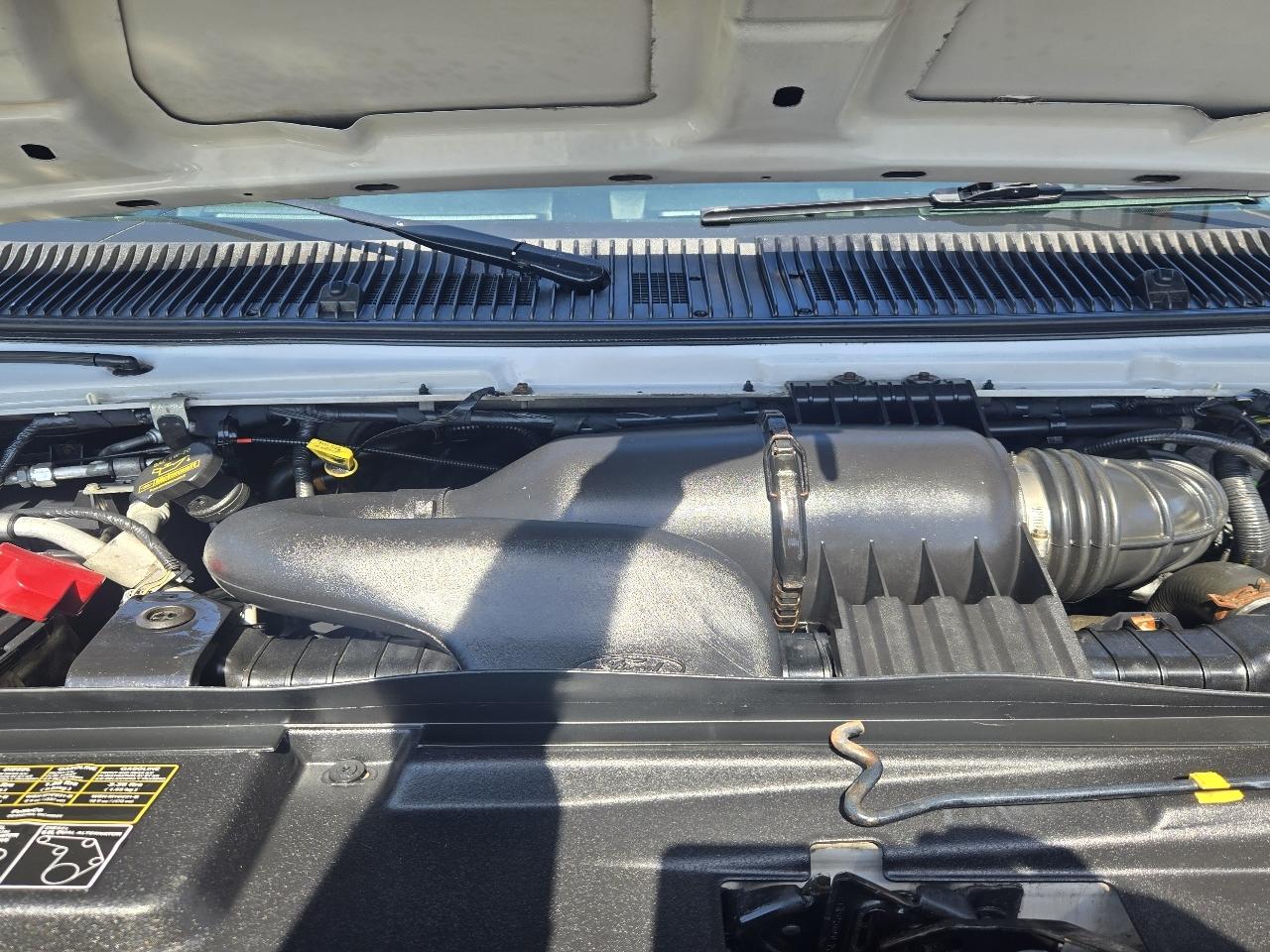 Ford Econoline E-350 XL Super Duty 2012