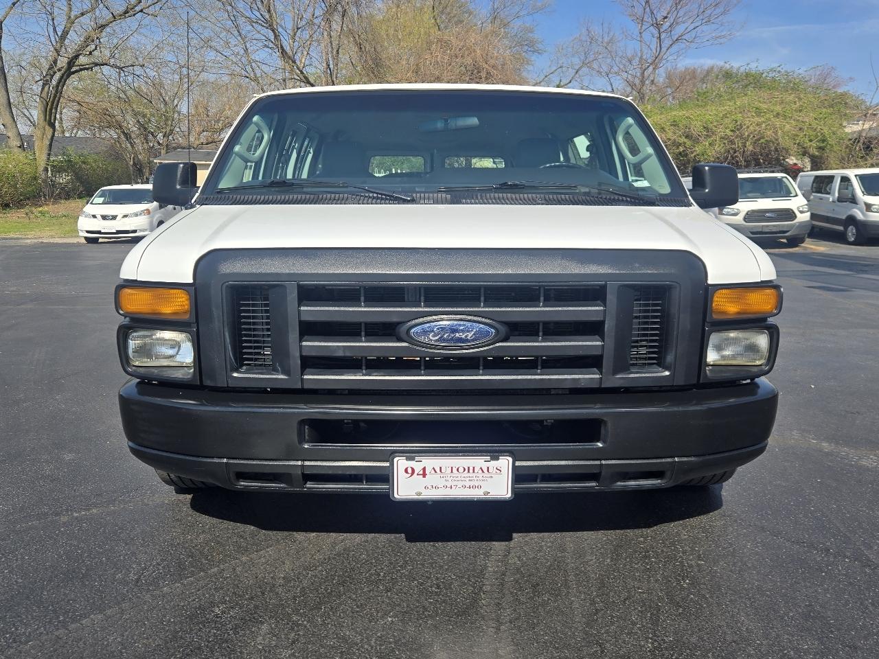 Ford Econoline E-350 XL Super Duty 2012