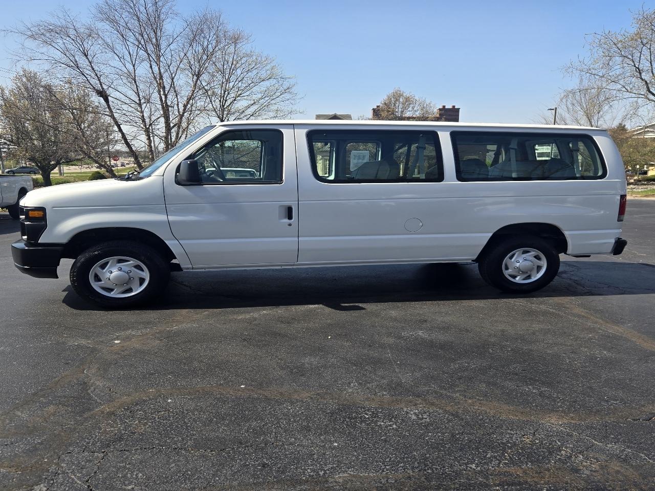 Ford Econoline E-350 XL Super Duty 2012