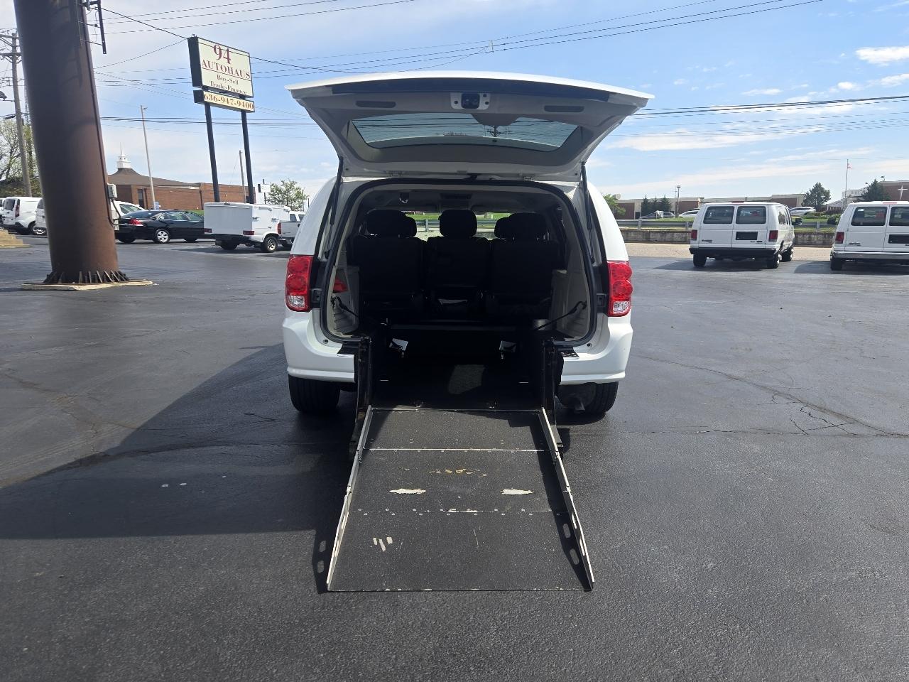 Dodge Grand Caravan SE 2015