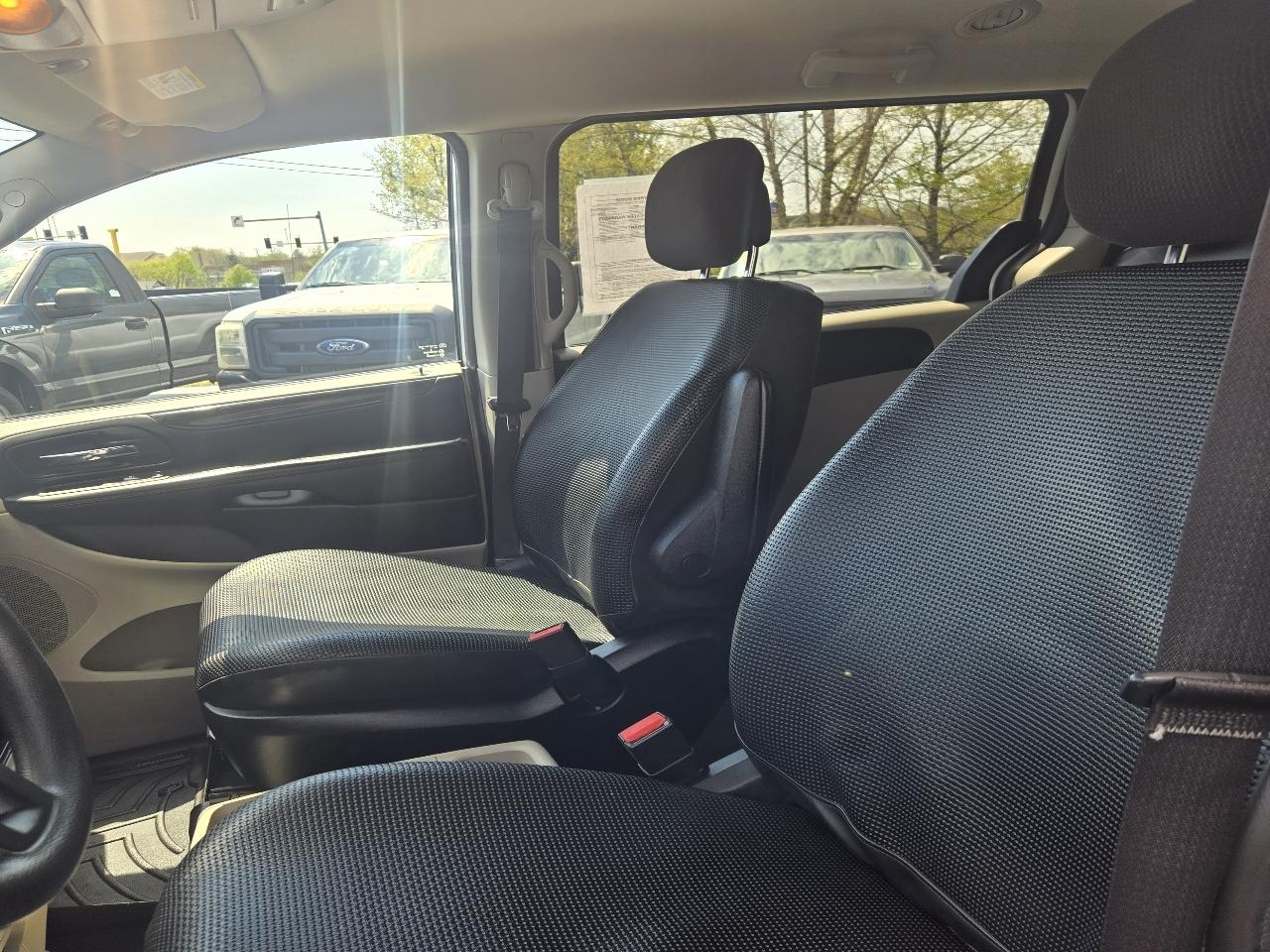 Dodge Grand Caravan SE 2015