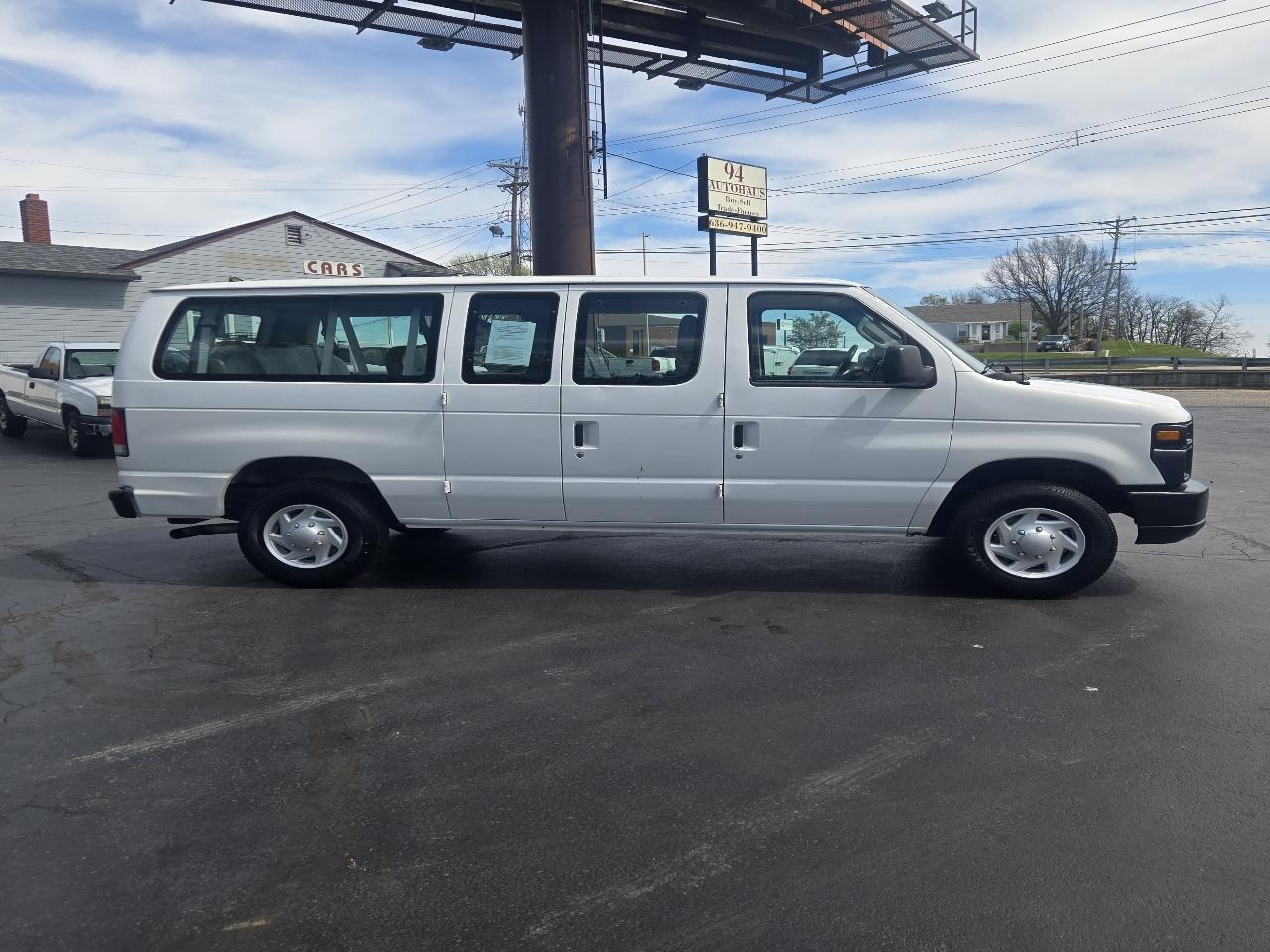 Ford Econoline E-350 XL Super Duty 2012