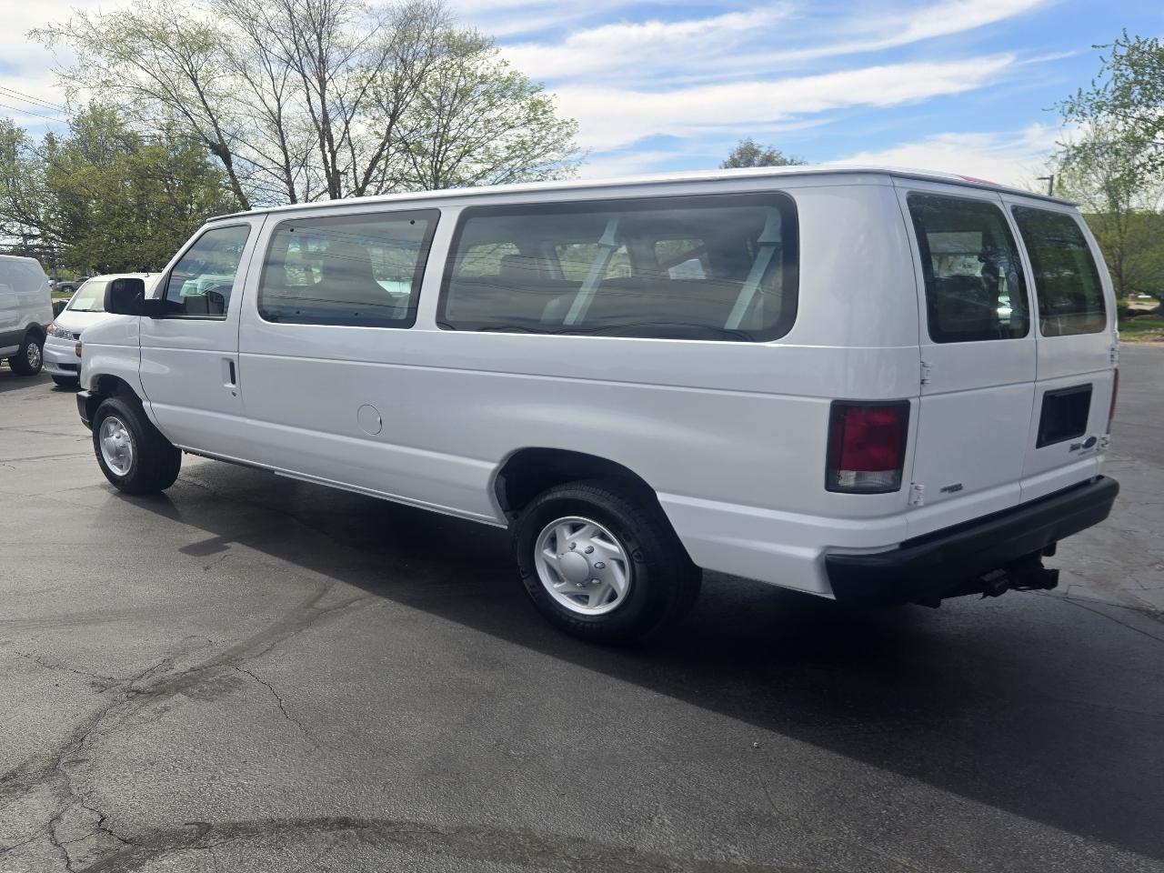 Ford Econoline E-350 XL Super Duty 2012