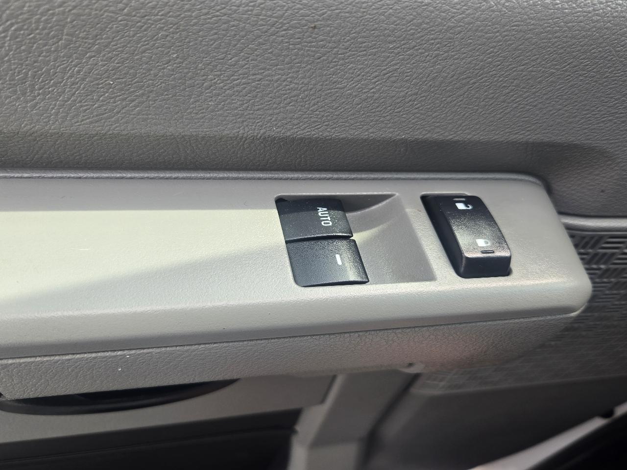 Ford Econoline E-350 XL Super Duty 2012