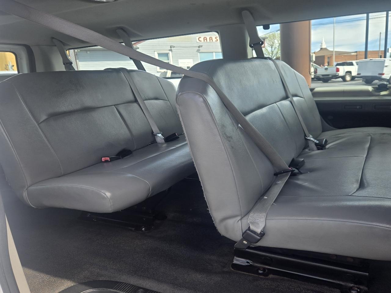 Ford Econoline E-350 XL Super Duty 2012