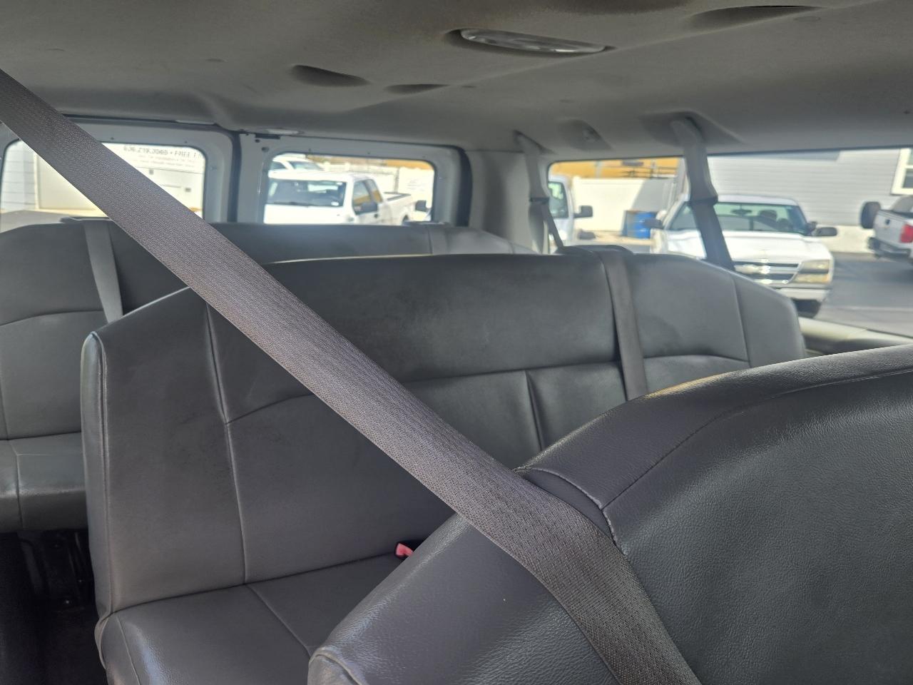 Ford Econoline E-350 XL Super Duty 2012